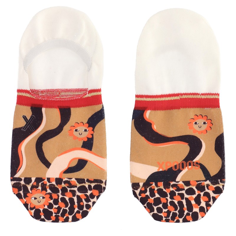 Xpooos Sunny One Size Footie zonnige sneakersokjes met een woestijn print in de kleuren beige, bruin en oranje. met een vleugje panter